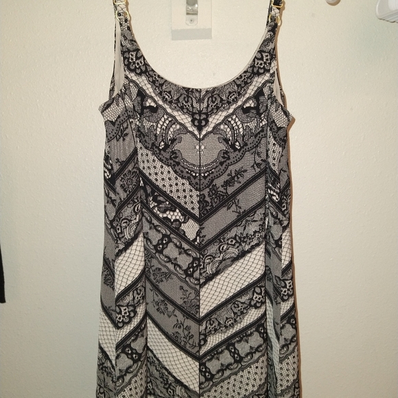 Beautiful Cabi Mini Dress - Picture 2 of 4